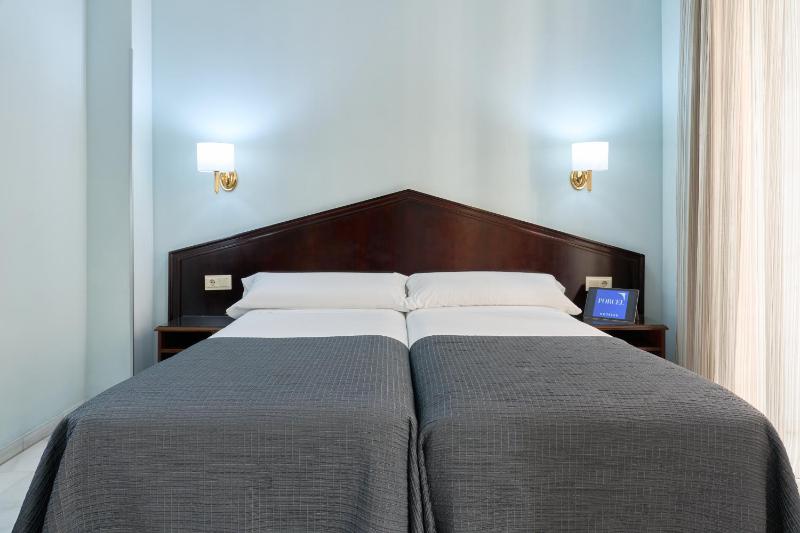 Double or Twin Room image 4