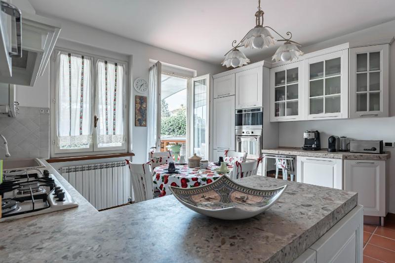 GuestHost - Ponte a Moriano Villa with Private Parking&Garden! - image 8