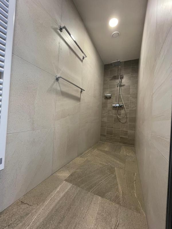 Standard Twin Room image 4