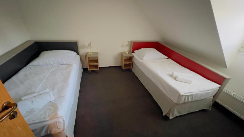 Deluxe Twin Room image 1