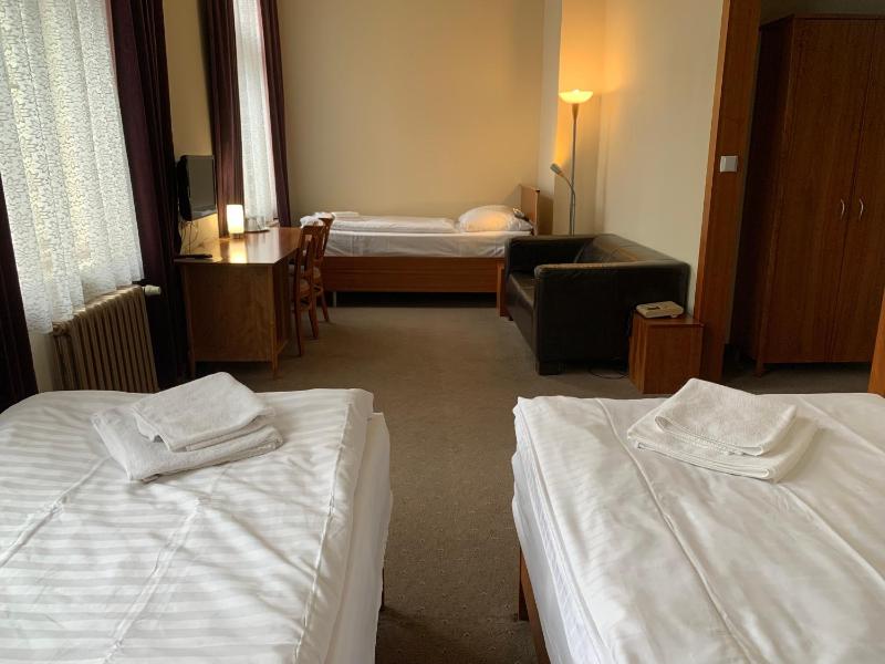 Standard Triple Room image 1