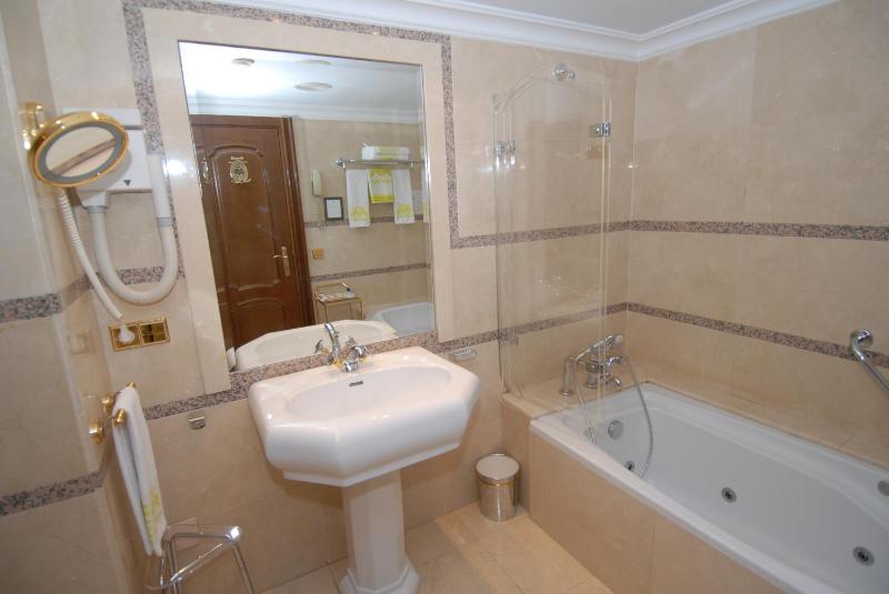 Family Room image 2