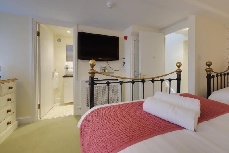 Quadruple Room image 2