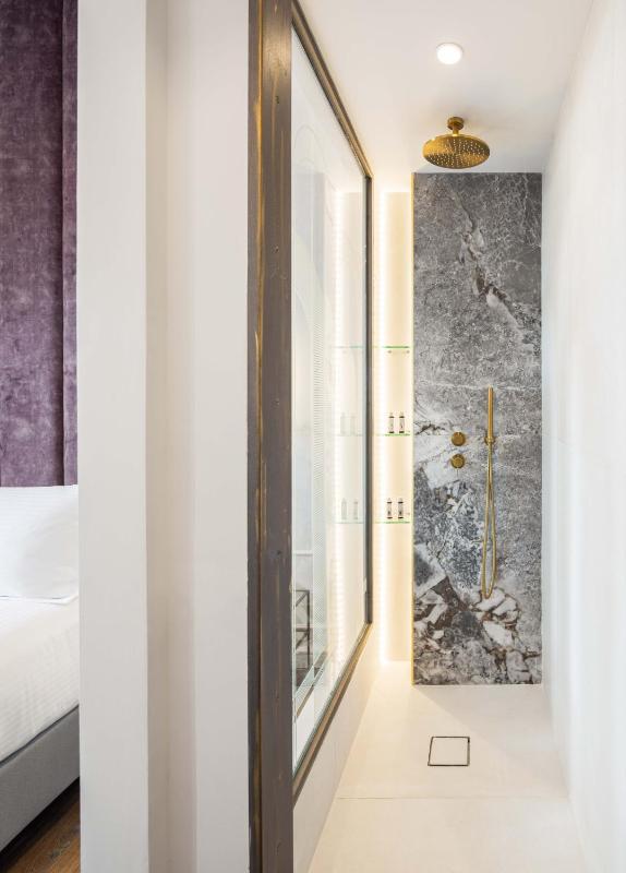 Romantic Double Room with Balcony image 3