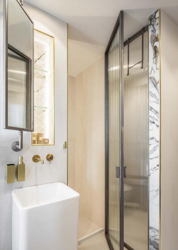 Classic Double or Twin Room image 3