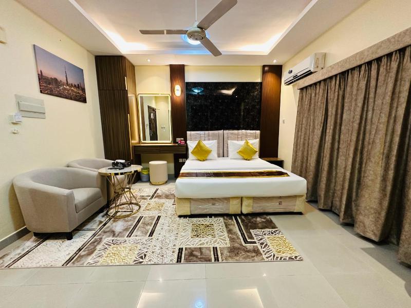 Deluxe Double Room image 2