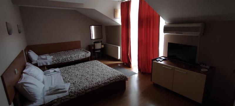 Triple Room with Balcony image 3