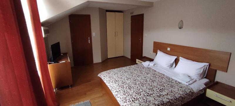 Triple Room with Balcony image 1