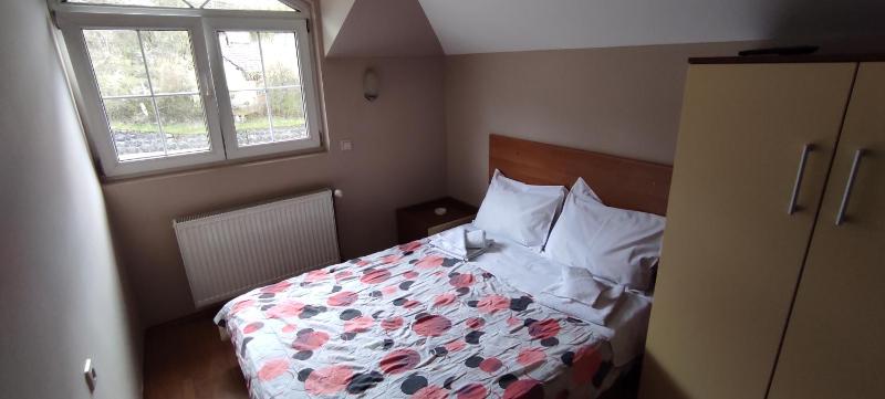 Small Double Room image 2