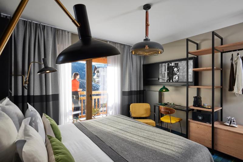 The Superior Room image 3