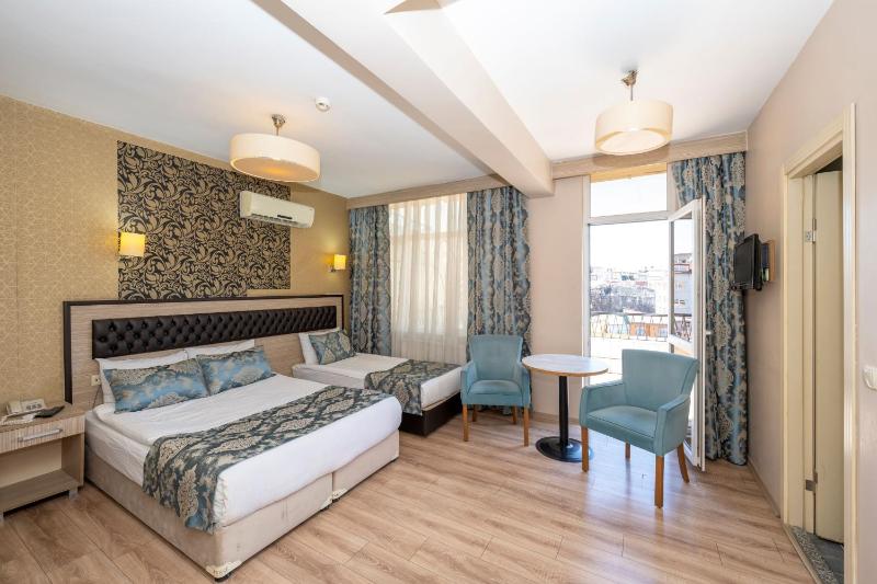 Deluxe Double Room image 4