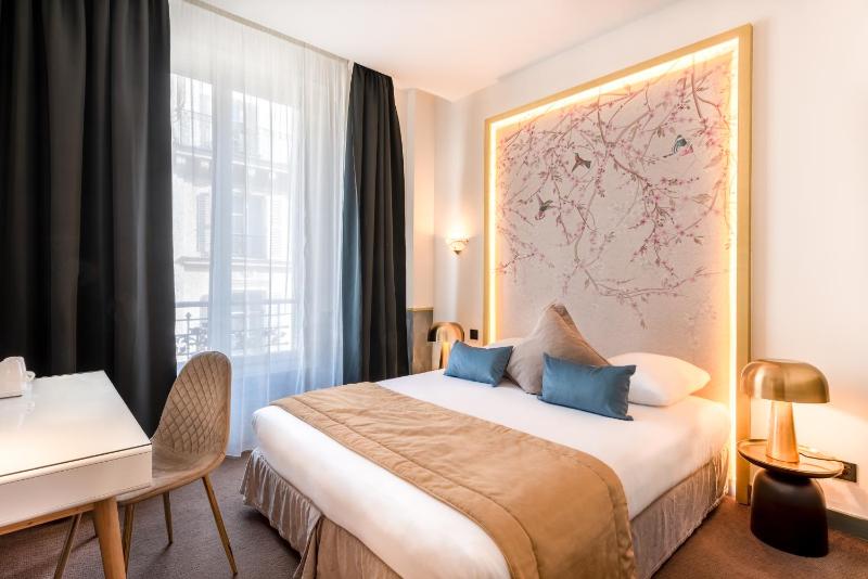 Standard Double or Twin Room image 4