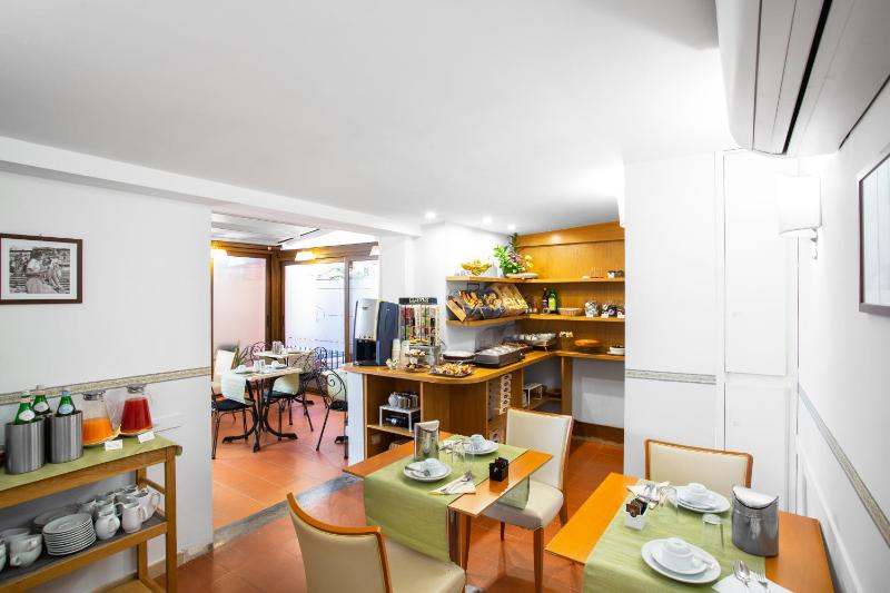 Hotel Piazza Di Spagna - image 11
