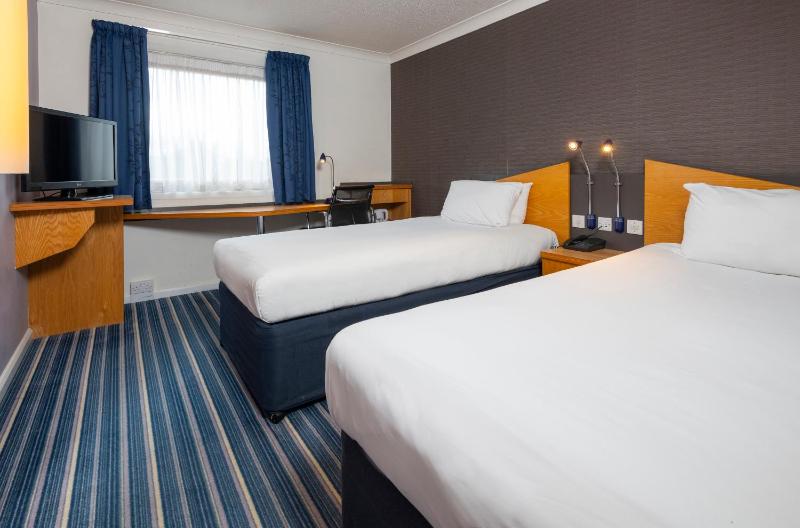 Standard Twin Room with Free Hot Breakfast image 1