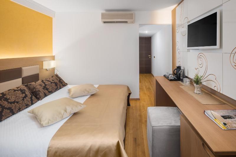Double Room image 1