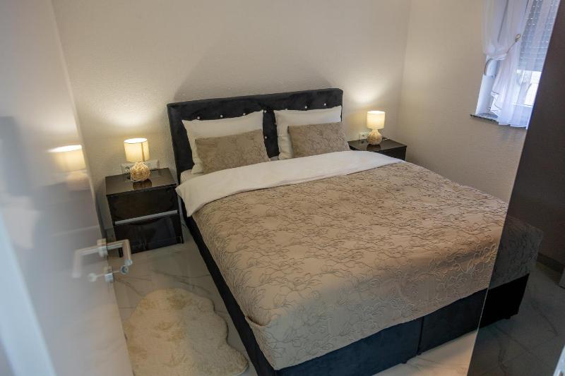 House De Luxe - image 2