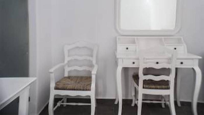 Standard Triple Room - In The Annex image 3