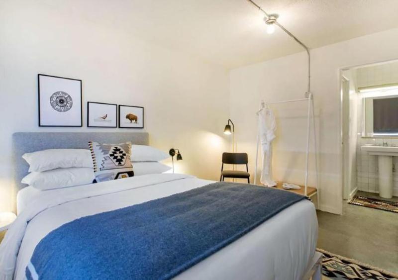 Queen Room - Non-Smoking image 2