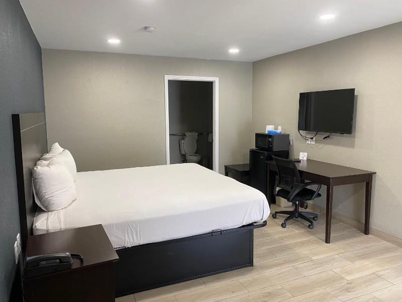 King Room image 3