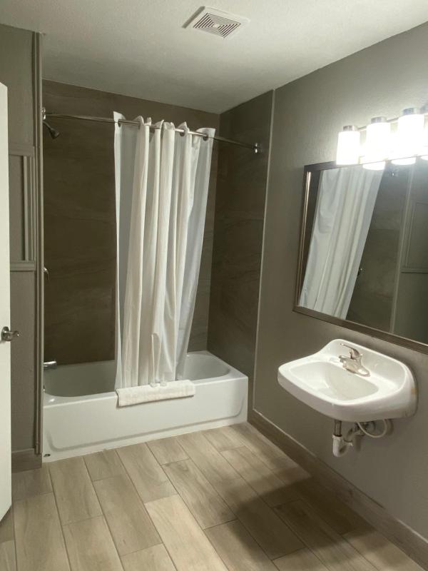 King Room image 2