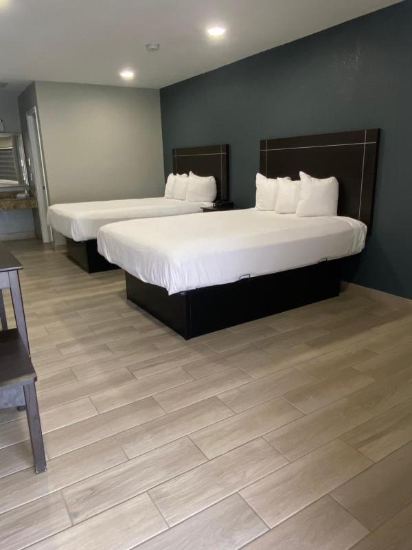 Double Queen Room image 1
