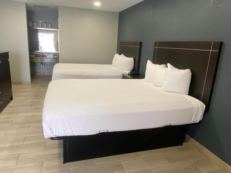 Double Queen Room image 3