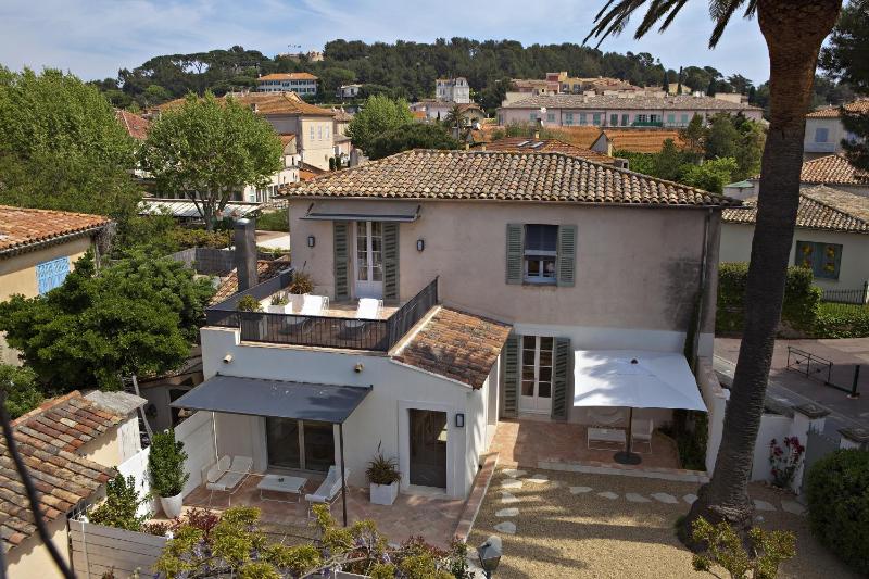 Three-Bedroom Villa image 1