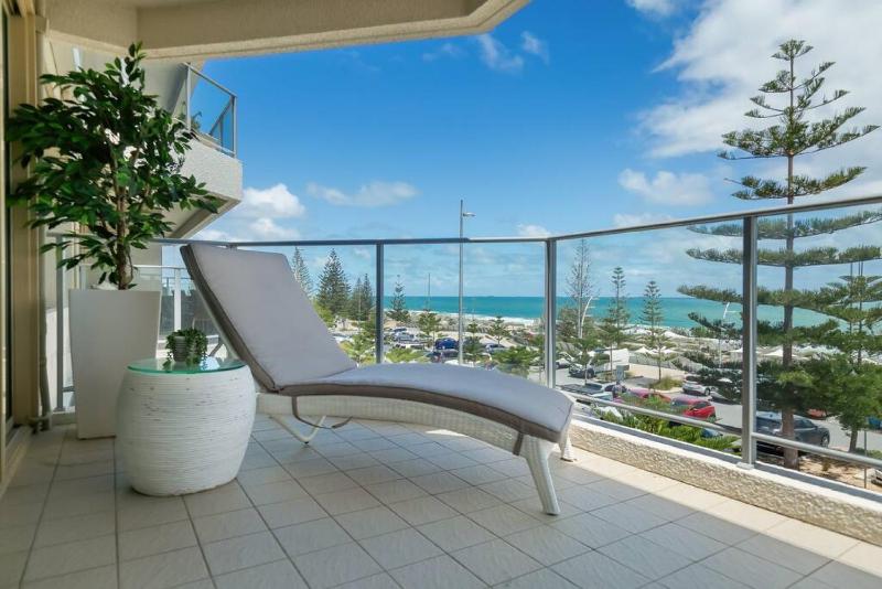 Suite 305 Sandcastles 3 Bedroom Deluxe Apartment - image 1