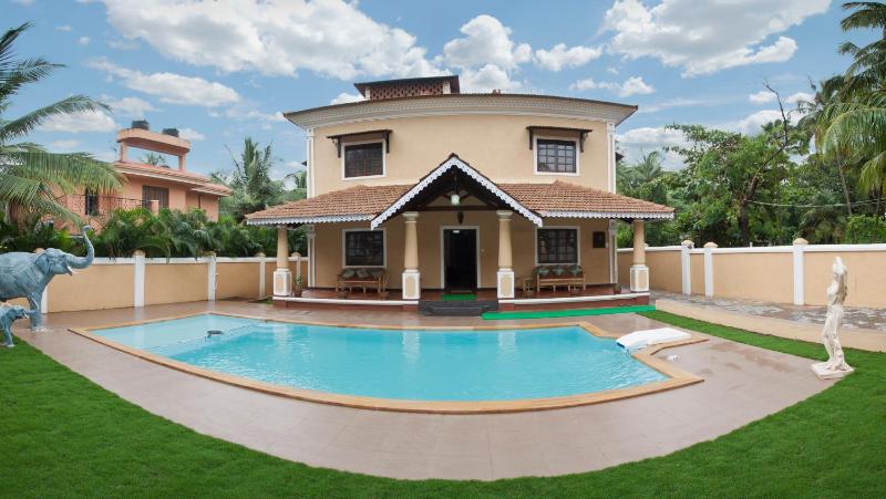 Lavish Executive Villa with Private Swimming Pool - image 30