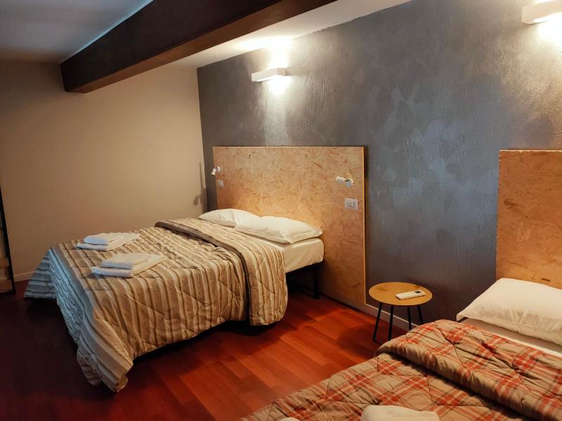 Triple Room with Private Bathroom image 4