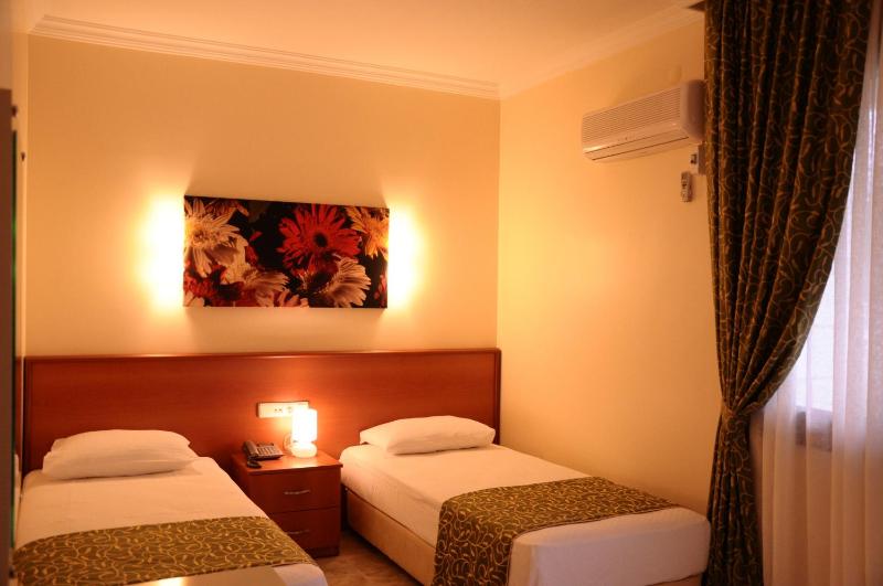 Double or Twin Room with Partial Sea View image 4