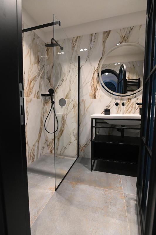 Superior King Room image 2