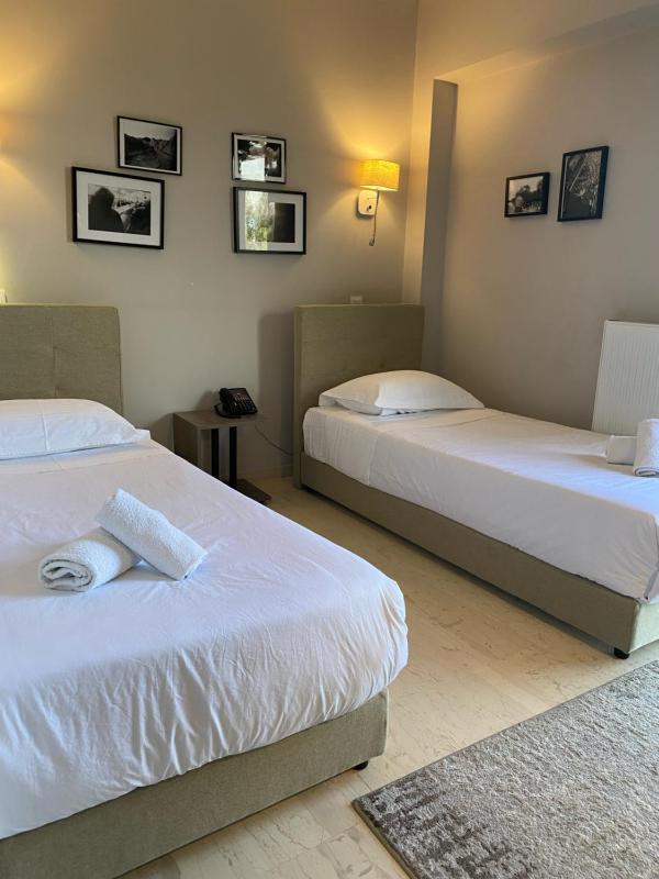 Standard Twin Room image 2