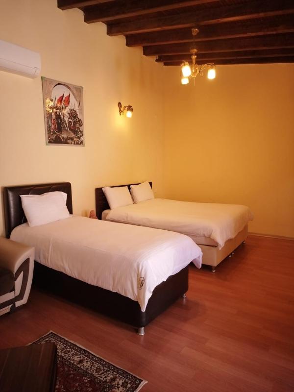 Standard Twin Room with Garden View image 2