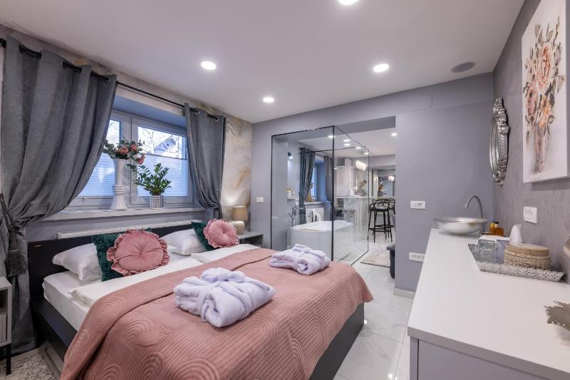 MM Rooms - image 11