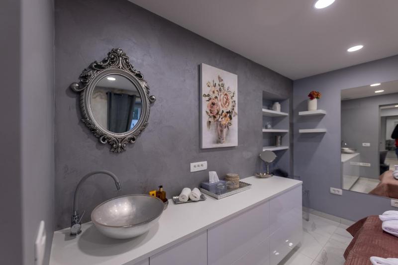 MM Rooms - image 9