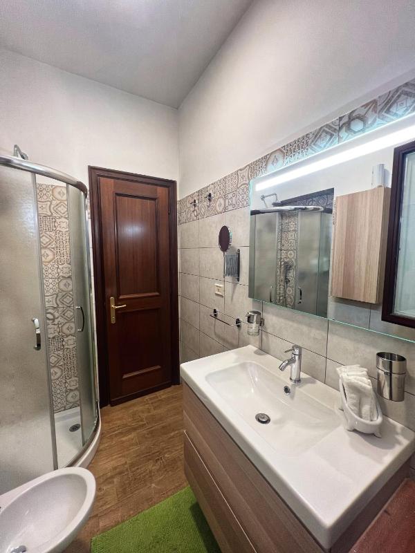 Double Room with Private Bathroom image 1