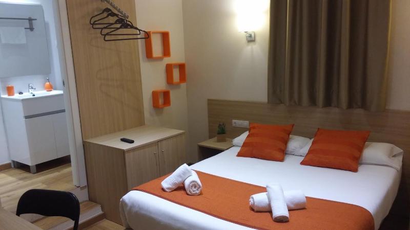 Double Room image 4