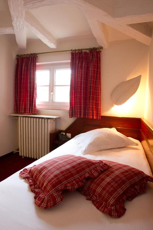 Single Room with Shower image 3