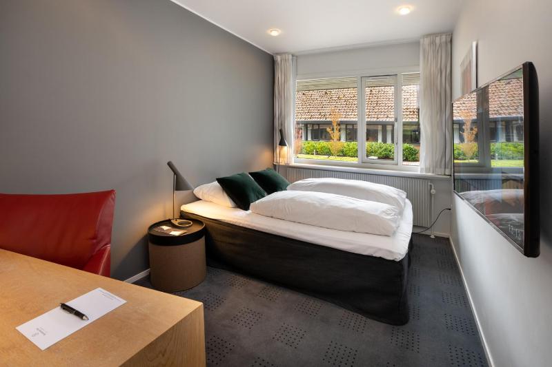 Economy Double Room image 1
