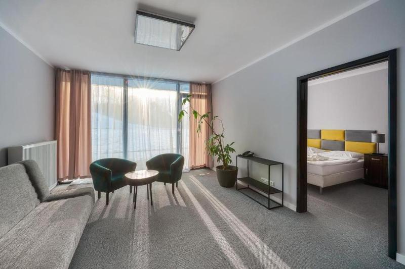 Deluxe Double Room with Extra Bed image 2