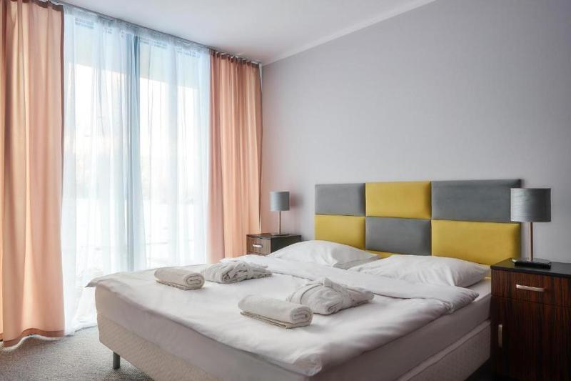Deluxe Double Room with Extra Bed image 3