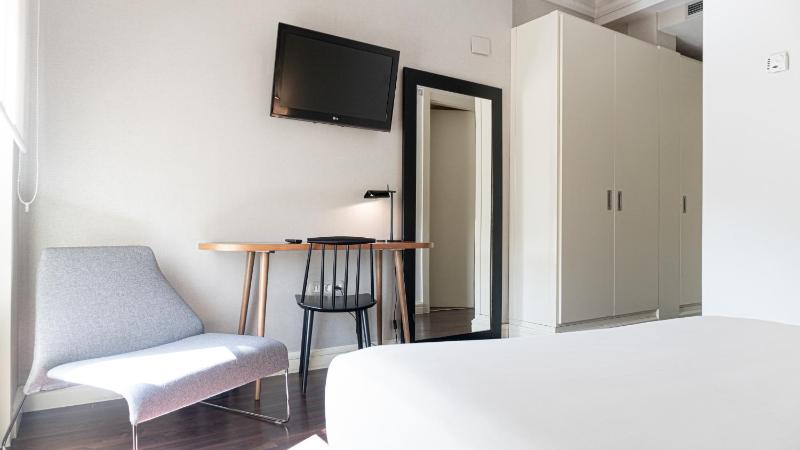 Deluxe Double Room with Extra Bed (3 Adult) image 3