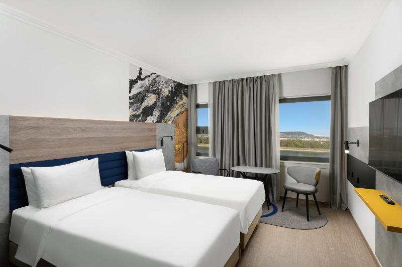 Premium Twin Room with River View ( newly refurbished ) image 2