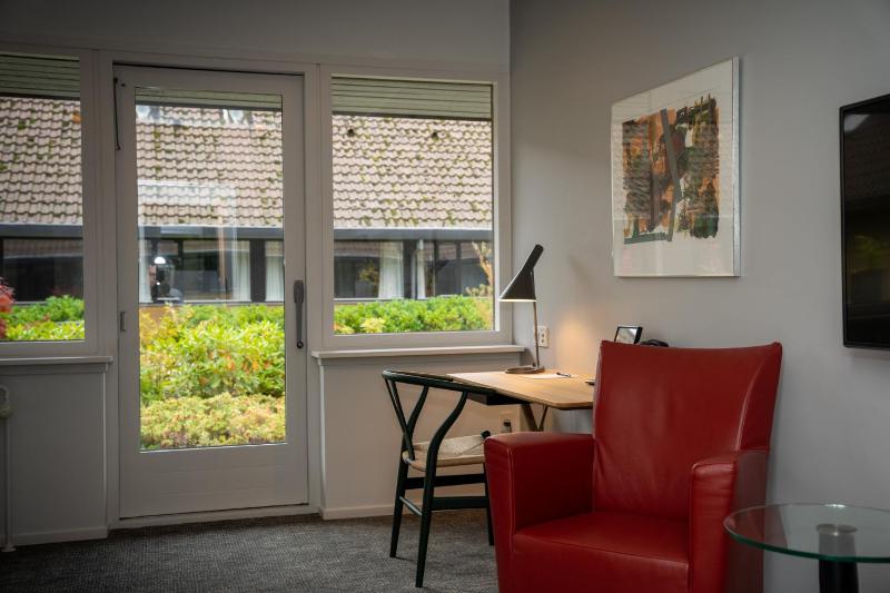 Business Double or Twin Room image 4