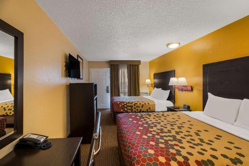 Double Room with Two FXL Double Beds - Non-Smoking image 3