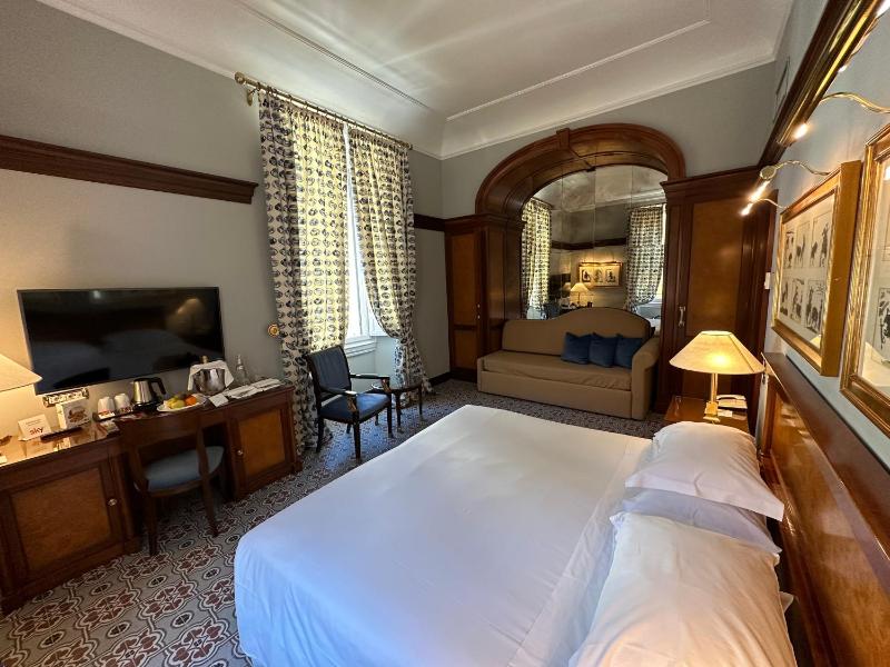Deluxe Double Room image 4
