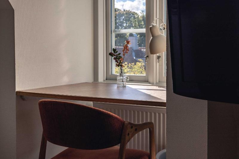 Standard Single Room image 4