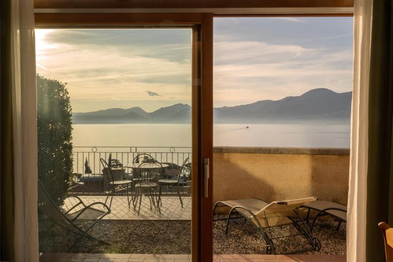 Superior Studio with Balcony and Lake View image 3