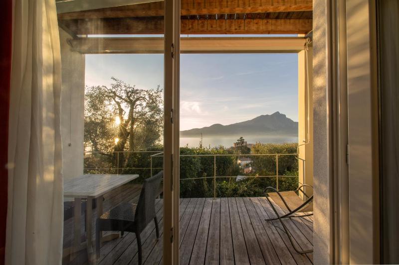 One-Bedroom Apartment with Balcony and Lake View image 4